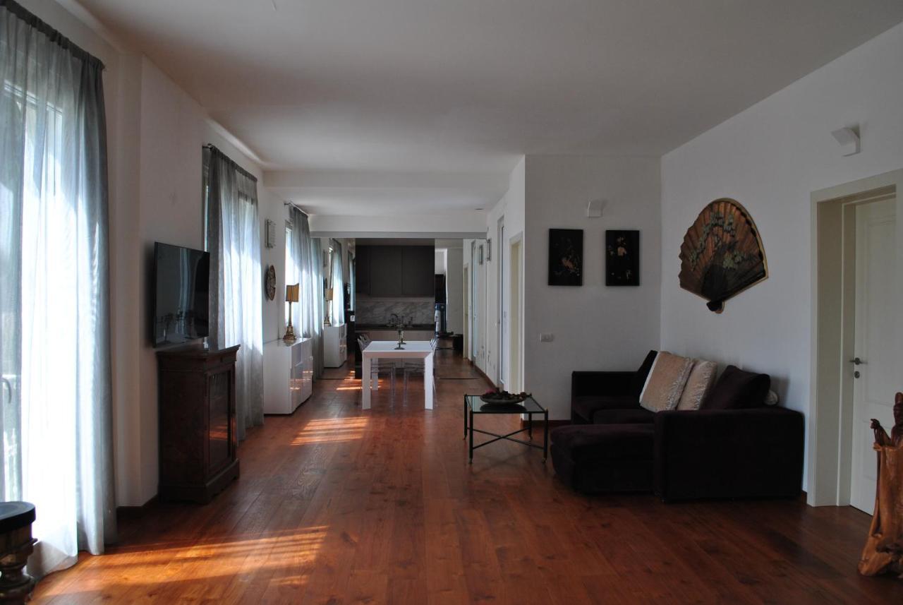 Villa Bianca A Few Steps By The Sea With Exclusive Garden & Jacuzzi ลีวอร์โน ภายนอก รูปภาพ