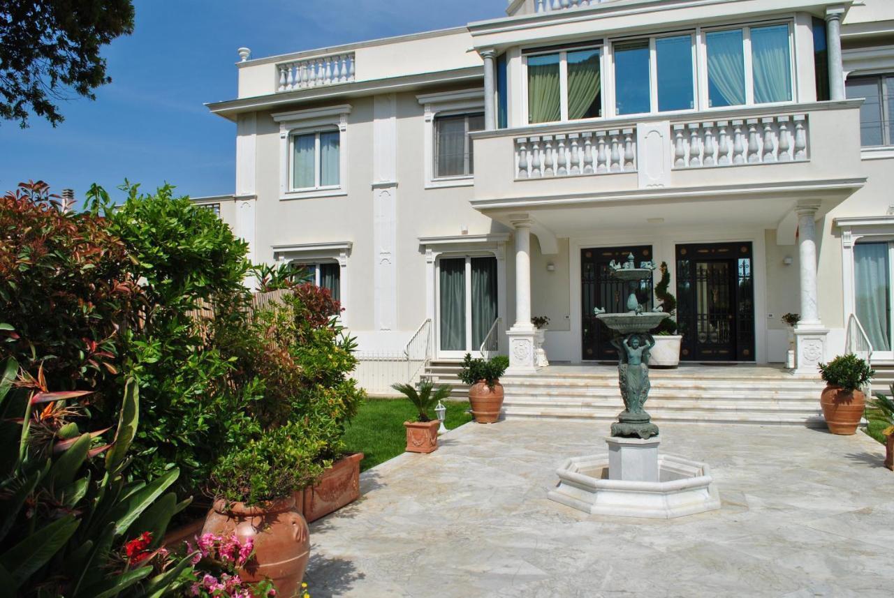 Villa Bianca A Few Steps By The Sea With Exclusive Garden & Jacuzzi ลีวอร์โน ภายนอก รูปภาพ