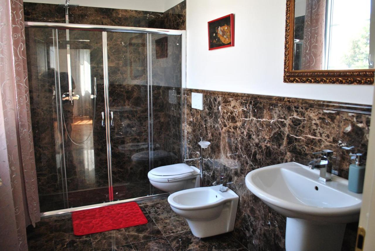 Villa Bianca A Few Steps By The Sea With Exclusive Garden & Jacuzzi ลีวอร์โน ภายนอก รูปภาพ