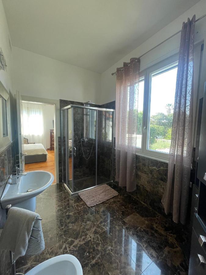 Villa Bianca A Few Steps By The Sea With Exclusive Garden & Jacuzzi ลีวอร์โน ภายนอก รูปภาพ
