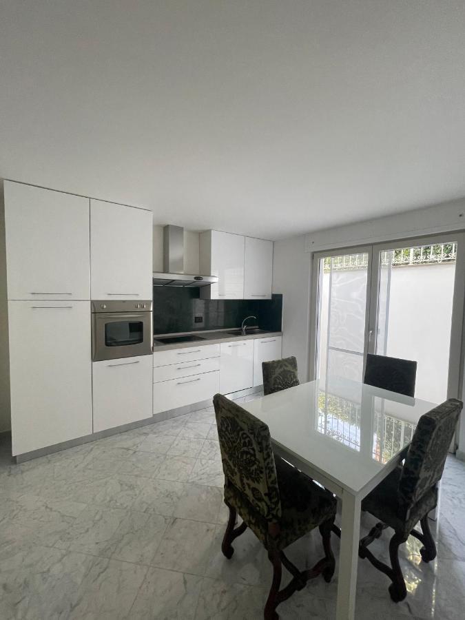 Villa Bianca A Few Steps By The Sea With Exclusive Garden & Jacuzzi ลีวอร์โน ภายนอก รูปภาพ