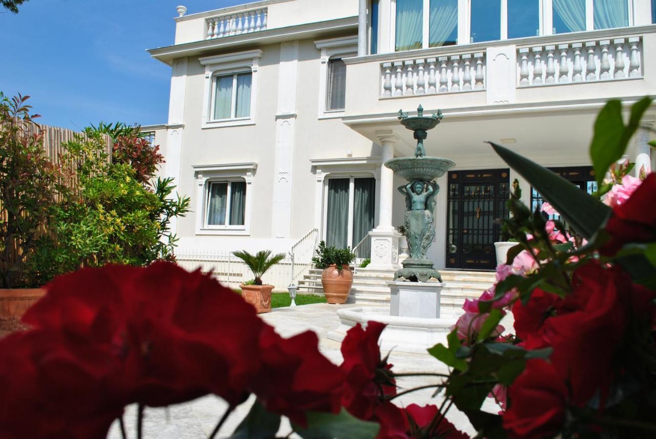 Villa Bianca A Few Steps By The Sea With Exclusive Garden & Jacuzzi ลีวอร์โน ภายนอก รูปภาพ