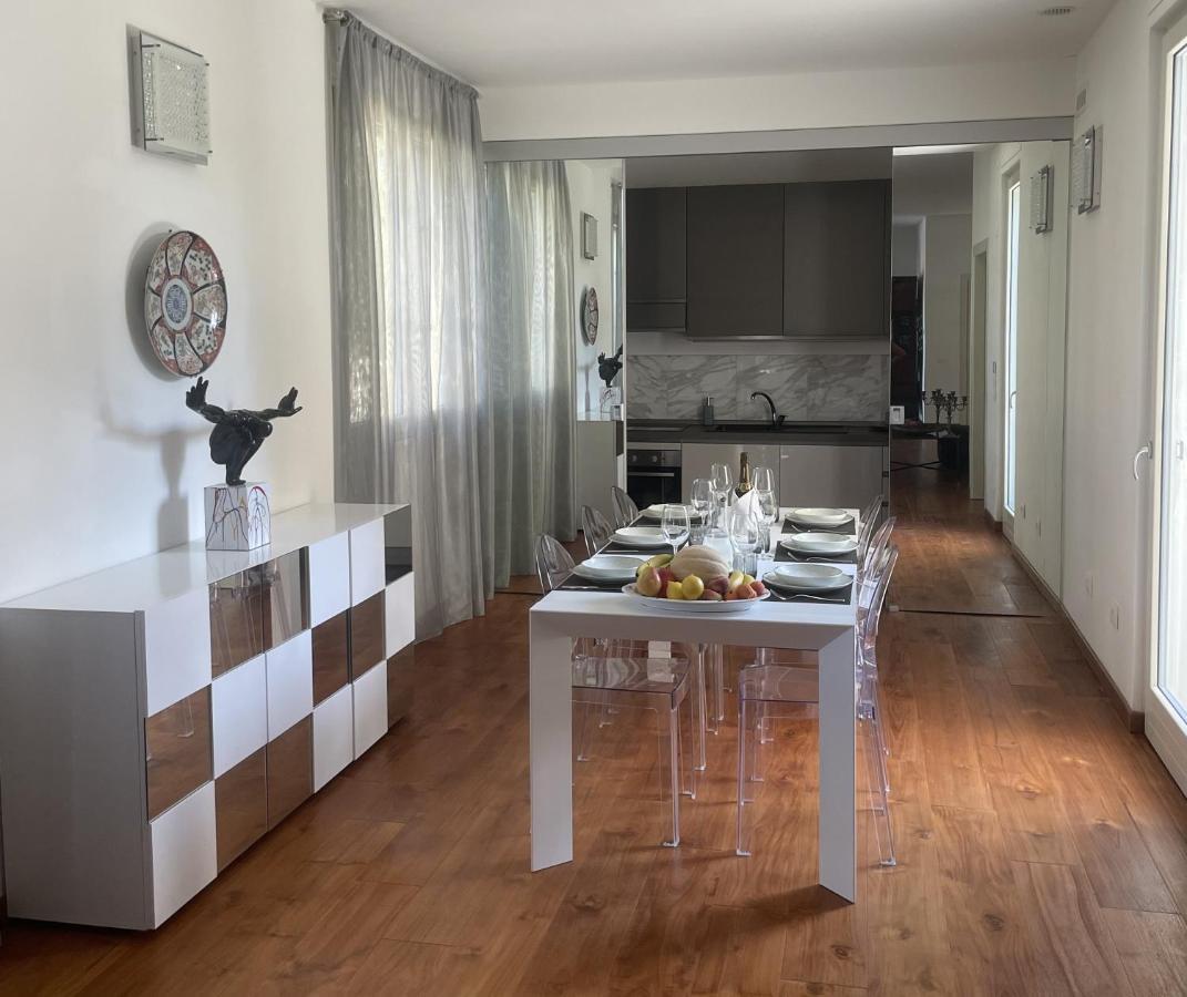 Villa Bianca A Few Steps By The Sea With Exclusive Garden & Jacuzzi ลีวอร์โน ภายนอก รูปภาพ