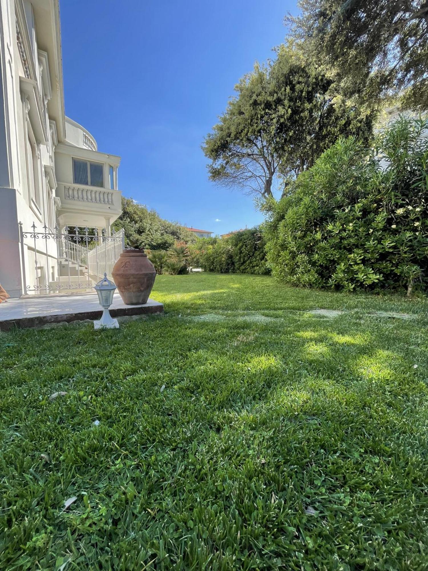 Villa Bianca A Few Steps By The Sea With Exclusive Garden & Jacuzzi ลีวอร์โน ภายนอก รูปภาพ